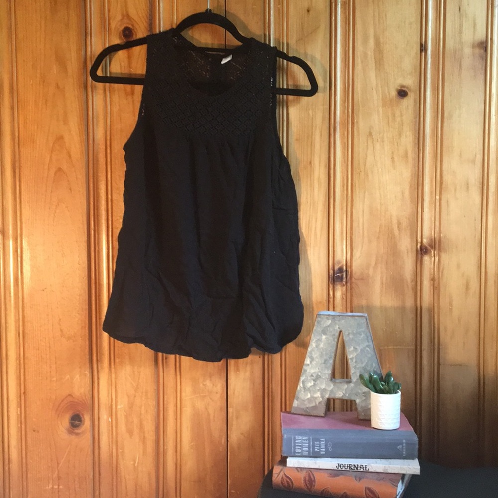 Black Old Navy shirt